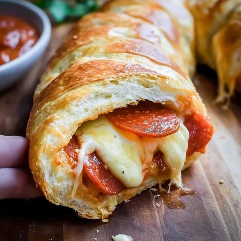Cheesy Pepperoni Ring