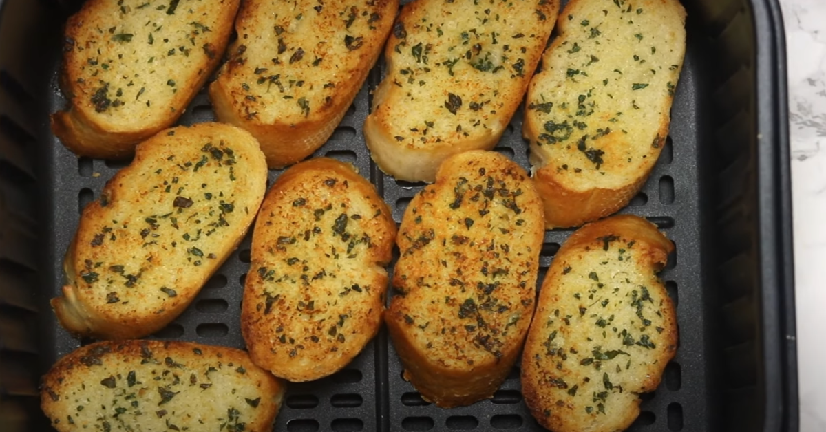 how to reheat garlic bread in air fryer