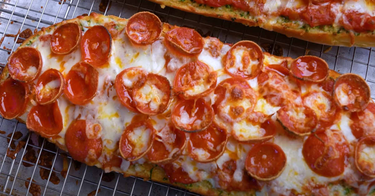 picture of pizza on garlic bread