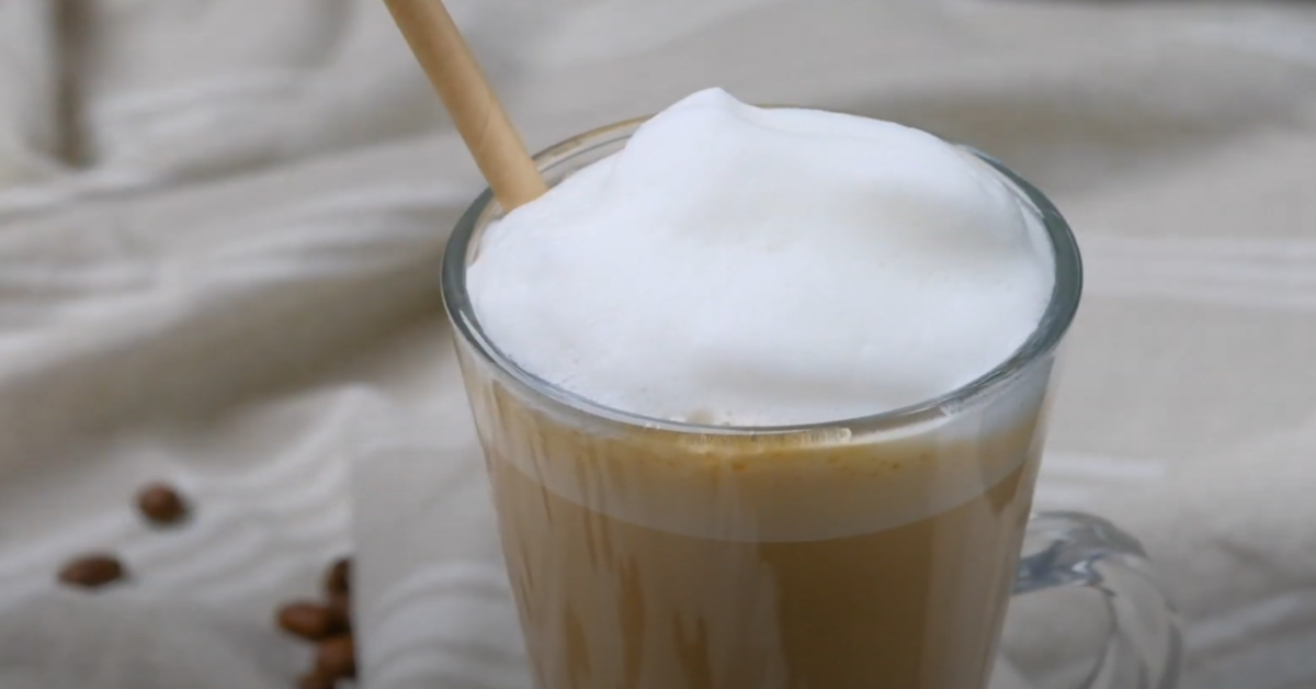 HOW TO MAKE AN ALMOND MILK LATTE